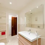 Mazzini 43, Rapallo, 85 Mq, 2b, 1b, Wi-fi, Air Conditioning, Available On Request Private Garage At 800mt From The At 20,00 Euro Per Night