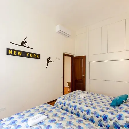 Mazzini 43, Rapallo, Apartment 85 Mq, 2B, 1B, Wi-Fi, Air Conditioning, Available On Request Private Garage At 800Mt From The Apartment At 20,00 Euro Per Night